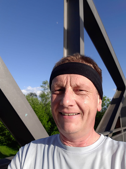 Muko-Spendenlauf 2021 - Selfie von Thomas auf einer Brücke